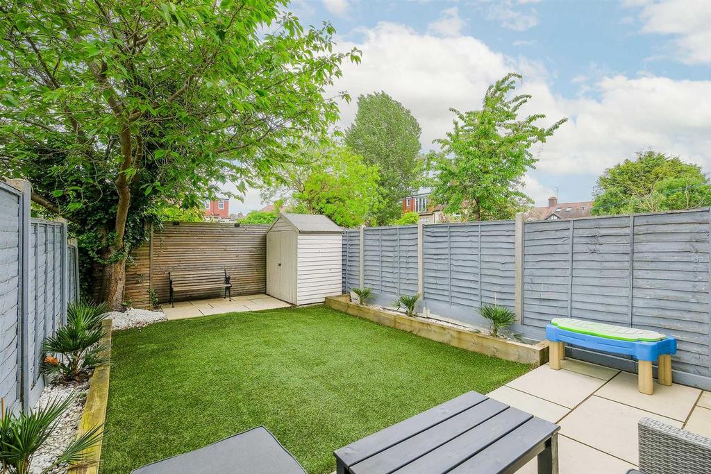9 Eastway Wanstead-12.JPG