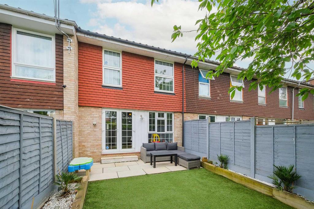 9 Eastway Wanstead-13.JPG