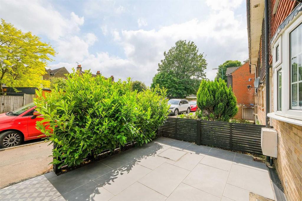 9 Eastway Wanstead-22.JPG