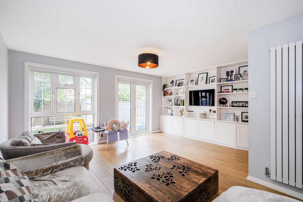 9 Eastway Wanstead-8.JPG