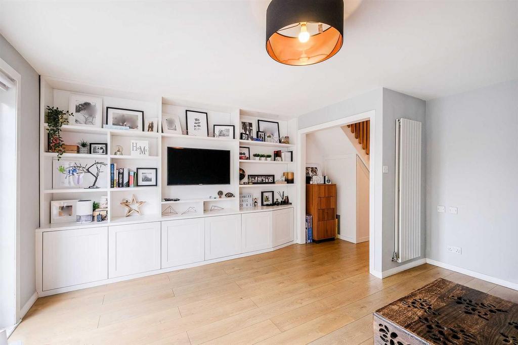 9 Eastway Wanstead-14.JPG
