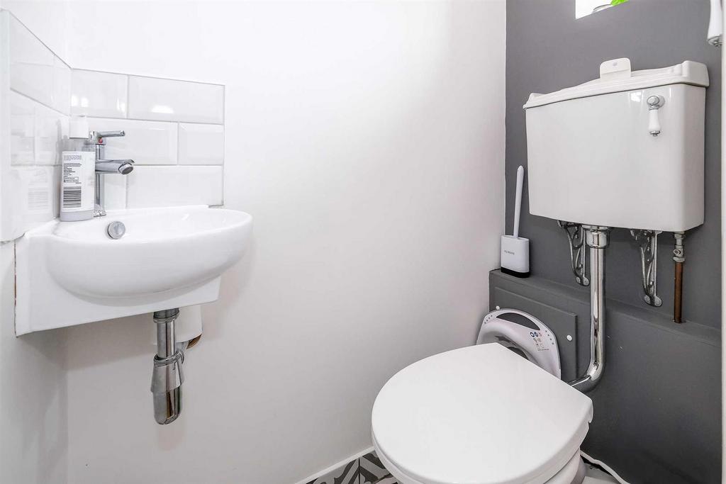 9 Eastway Wanstead-4.JPG