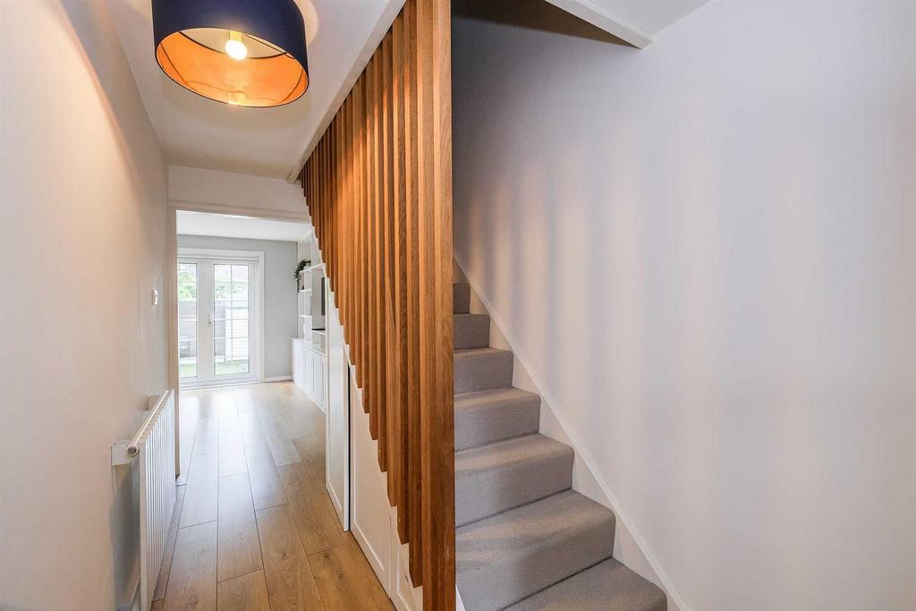9 Eastway Wanstead-5.JPG