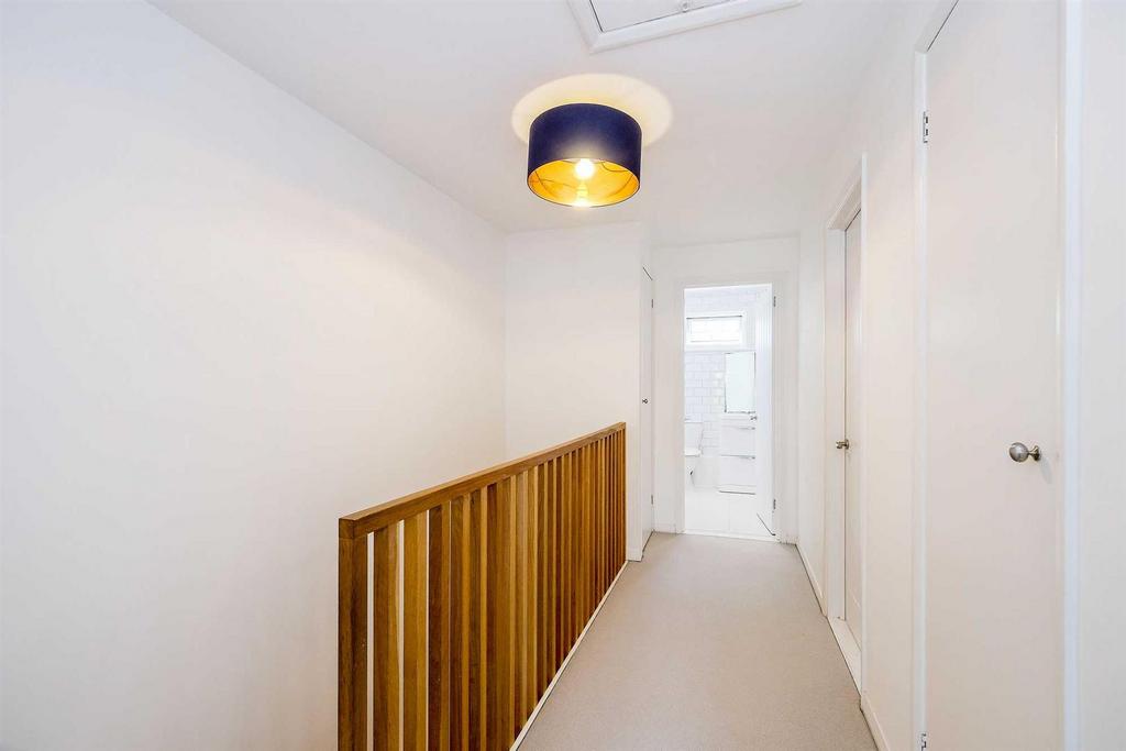 9 Eastway Wanstead-21.JPG