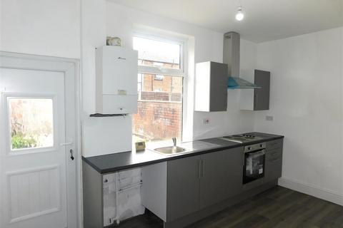 2 bedroom townhouse to rent, Wellington Street, Radcliffe, Manchester