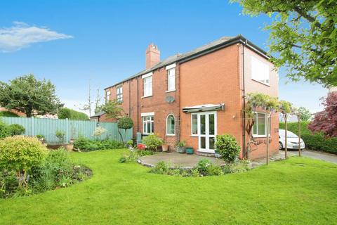 4 bedroom semi-detached house for sale, Longthorpe Lane, Wakefield WF3