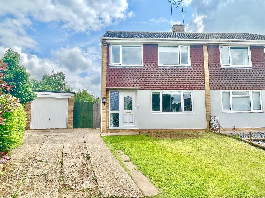 Hunt Close, Brixworth... 3 bed semidetached house for sale £300,000