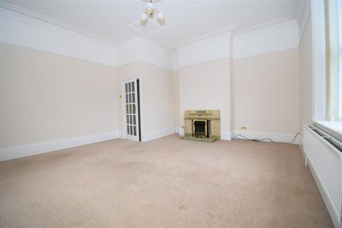 2 bedroom property to rent, Cavewell Gardens, Ossett WF5