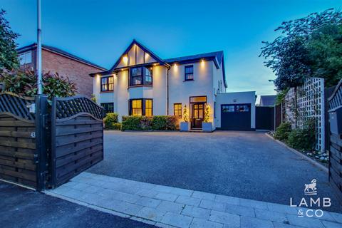 5 bedroom detached house for sale, Kings Avenue, Holland-On-Sea CO15