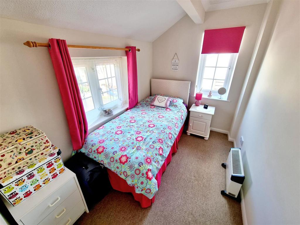 Bed 3.jpg