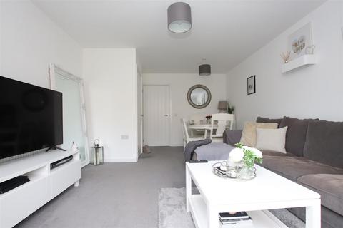 2 bedroom house to rent, Sandown Crescent, Corsham SN13