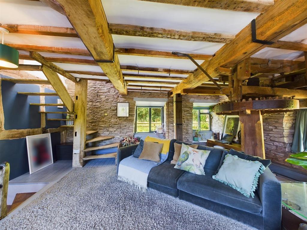 CAM02803 G0-PR0084-STILL022.jpg