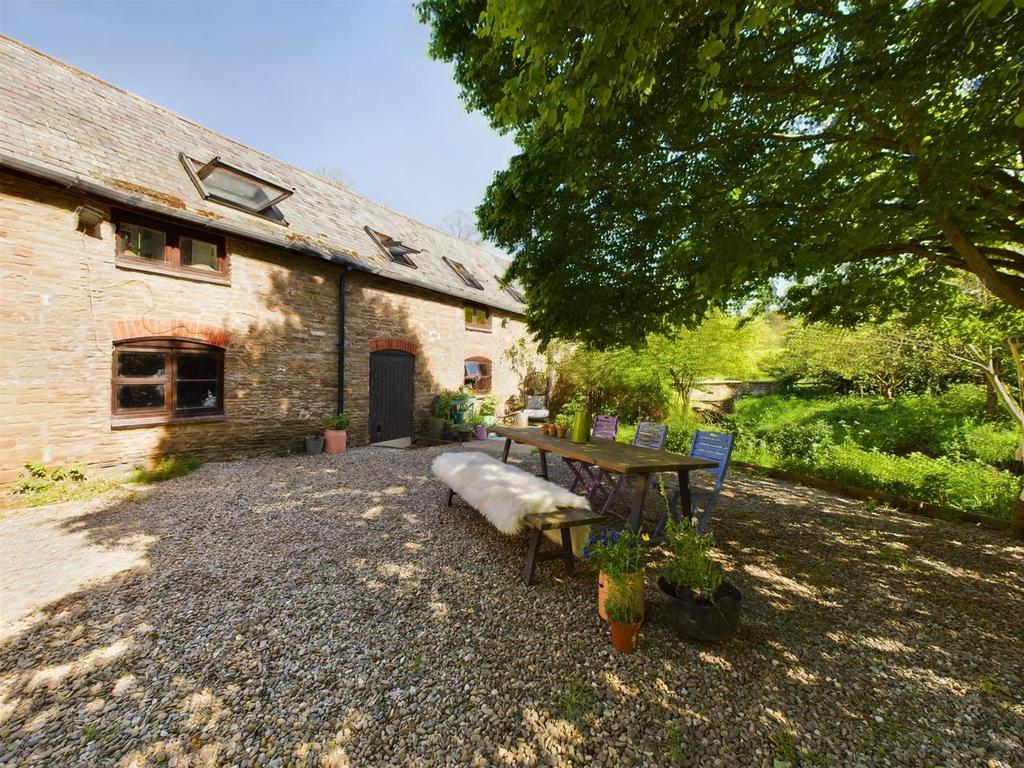 CAM02803 G0-PR0084-STILL039.jpg