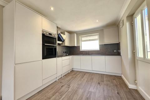 5 Lower Hillcrest, Perranporth, TR6 0JZ