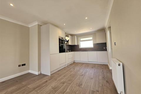 5 Lower Hillcrest, Perranporth, TR6 0JZ