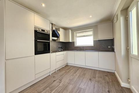 5 Lower Hillcrest, Perranporth, TR6 0JZ
