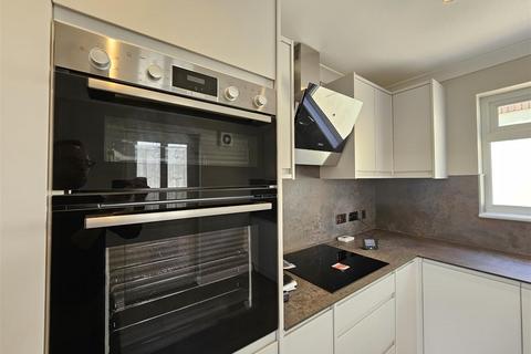 5 Lower Hillcrest, Perranporth, TR6 0JZ