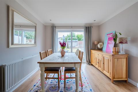 3 bedroom end of terrace house for sale, Canvey Close, Manor Farm