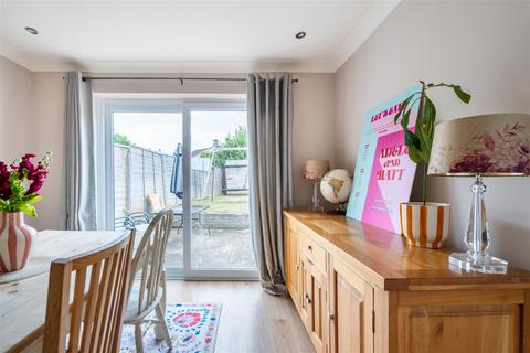 3 bedroom end of terrace house for sale, Canvey Close, Manor Farm