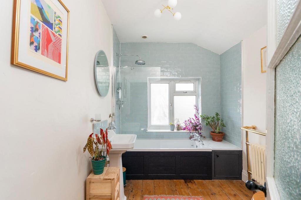 4 FS3 SP - Bathroom B.jpg