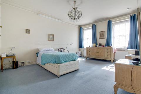 4 bedroom apartment for sale, Campden Hill Gate, Duchess Of Bedfords Walk, London