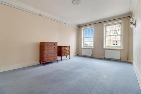 4 bedroom apartment for sale, Campden Hill Gate, Duchess Of Bedfords Walk, London