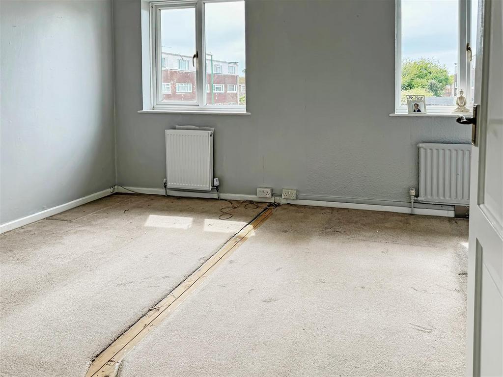 BEDROOM.jpg