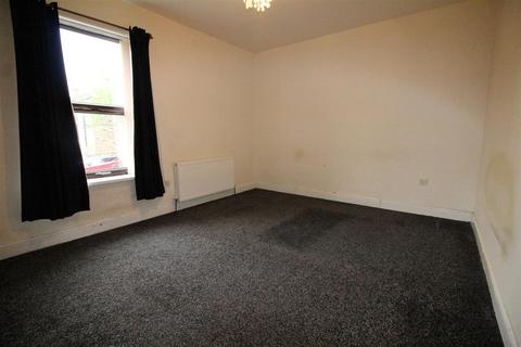 1 bedroom end of terrace house to rent, Healey Lane, Batley