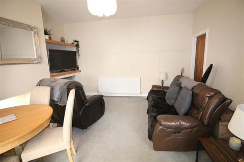 2 bedroom end of terrace house for sale, Raikes Lane, Birstall, Batley