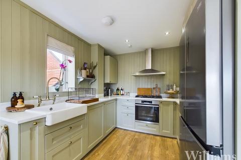 2 bedroom flat for sale, Whinham Green, Aylesbury HP18