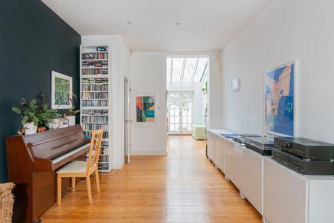 4 bedroom end of terrace house for sale, Coronation Road, Southville