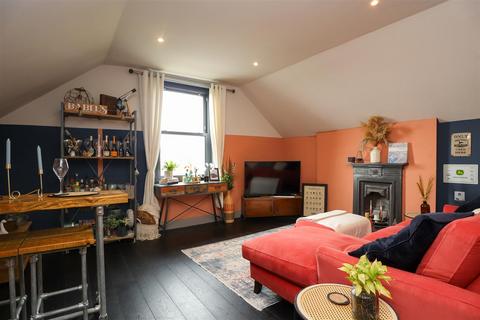 2 bedroom flat to rent, Albany Road, St Leonards-On-Sea
