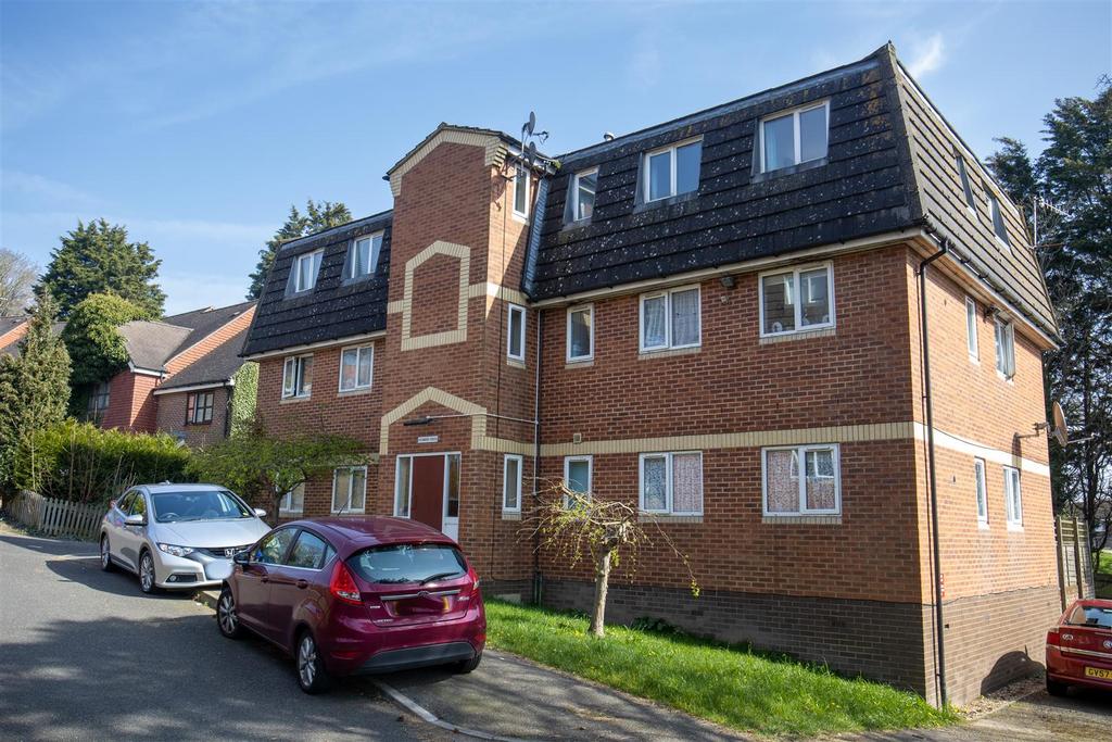 Beecham Place, St. LeonardsOnSea 2 bed apartment £995 pcm (£230 pw)