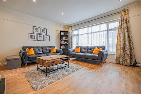 10 Fouracres Drive, Hemel Hempstead, HP3 9LD