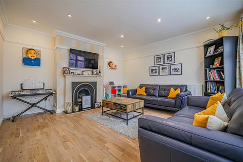 10 Fouracres Drive, Hemel Hempstead, HP3 9LD