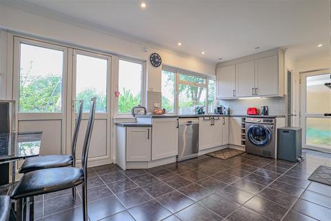 10 Fouracres Drive, Hemel Hempstead, HP3 9LD
