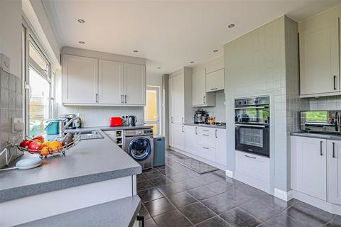 10 Fouracres Drive, Hemel Hempstead, HP3 9LD