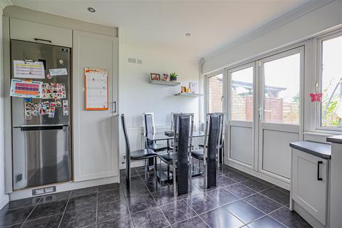 10 Fouracres Drive, Hemel Hempstead, HP3 9LD