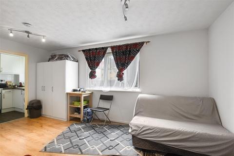 1 bedroom flat to rent, Tramway Avenue, London N9