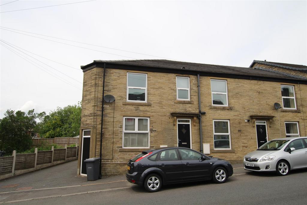 Ford Hill, Queensbury, Bradford 2 bed townhouse £750 pcm (£173 pw)