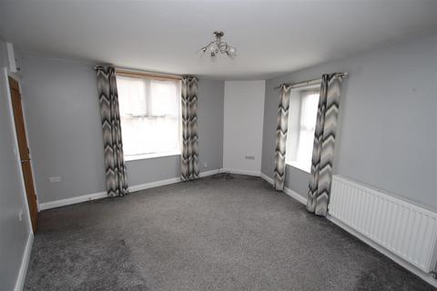 2 bedroom townhouse to rent, Ford Hill, Queensbury, Bradford