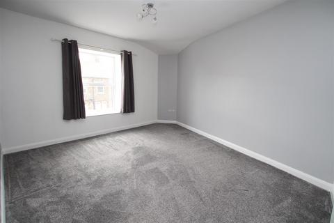 2 bedroom townhouse to rent, Ford Hill, Queensbury, Bradford