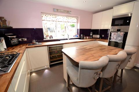 4 bedroom detached house for sale, The Pickerings, Queensbury, Bradford