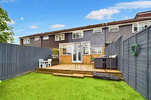 3 bedroom terraced house for sale, Puffin Road, Crawley RH11