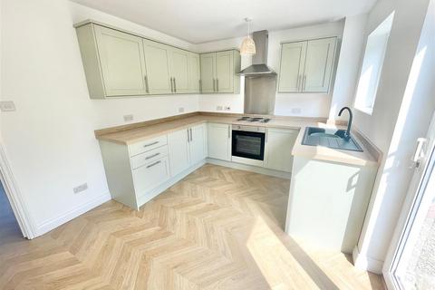 2 bedroom end of terrace house to rent, Distine Close, Plymouth PL3