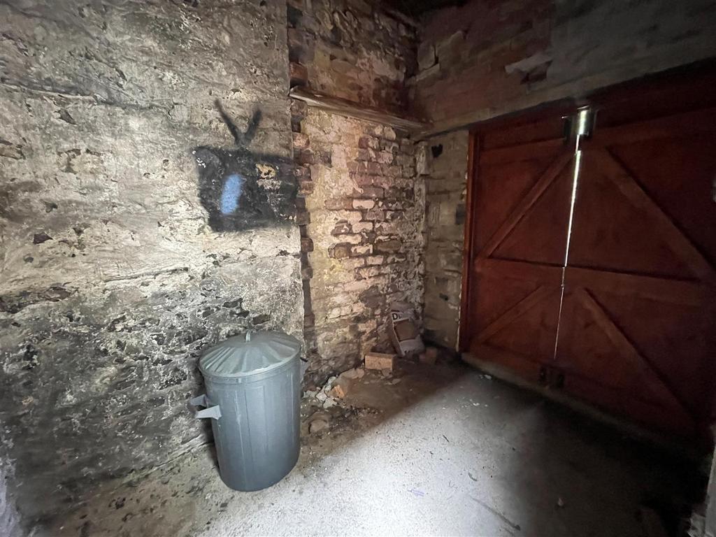 Outhouse 1.jpg
