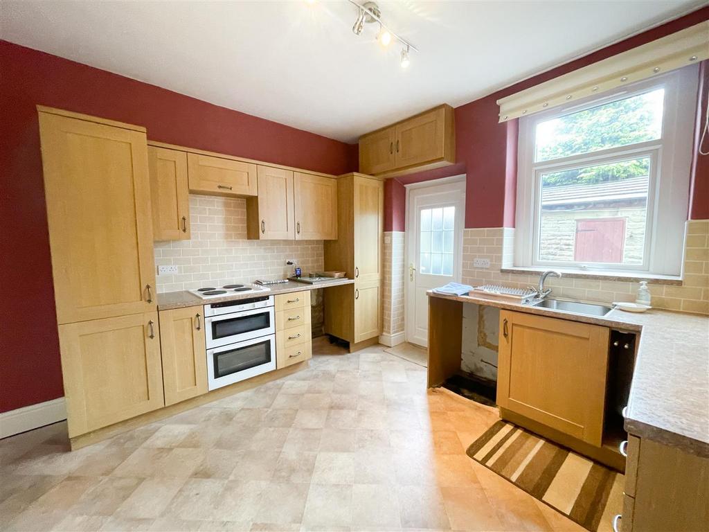 Kitchen2.jpg