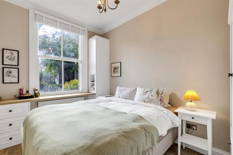 2 bedroom flat to rent, Harwood Road, London