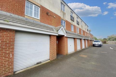 Garage to rent, Astley Road, Seaton Delaval, Whitley Bay