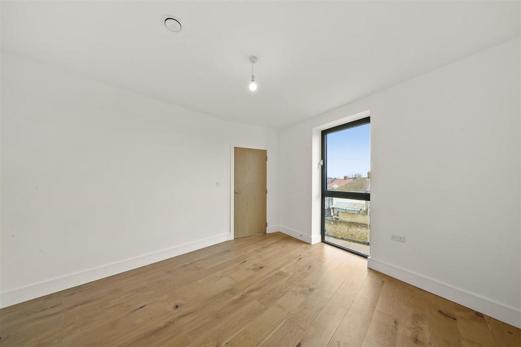 Flat 13, 369 Staines Road,    om0 QXTovf EMw Aas O5b Nl